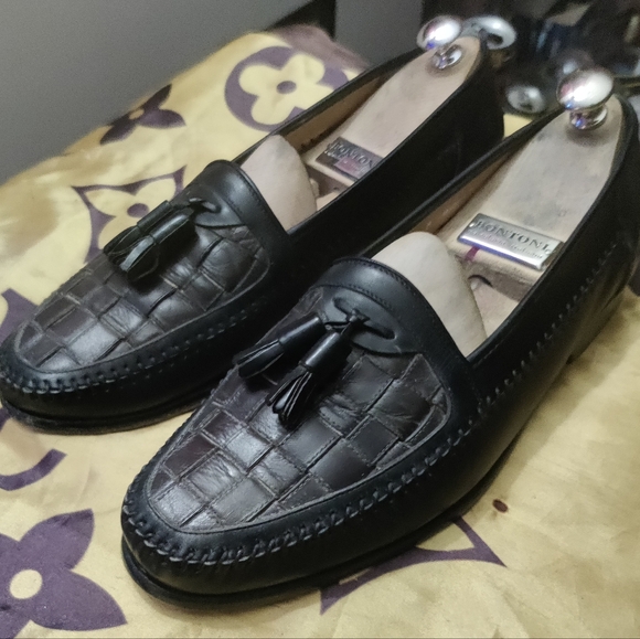 Magnanni Other - Magnanni leather tassel loafers
